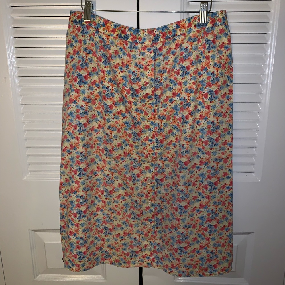 🔥MOVING SALE🔥 floral skirt with pockets!